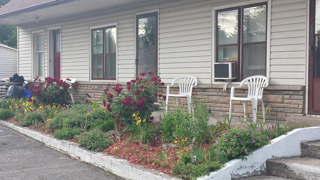 Hipwell'S Motel Fonthill エクステリア 写真