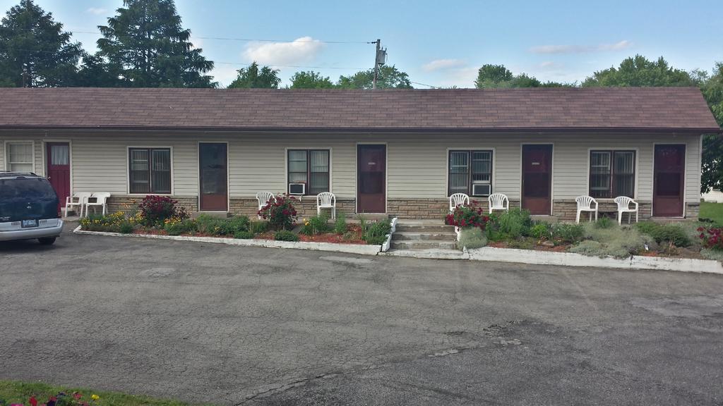 Hipwell'S Motel Fonthill エクステリア 写真