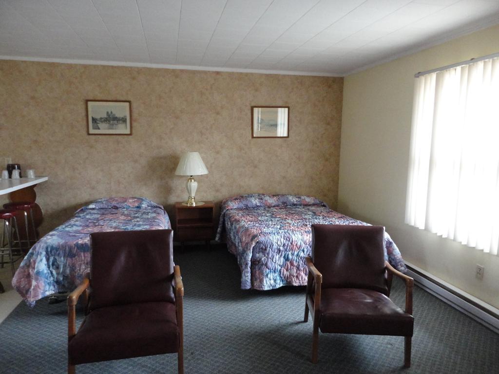 Hipwell'S Motel Fonthill エクステリア 写真
