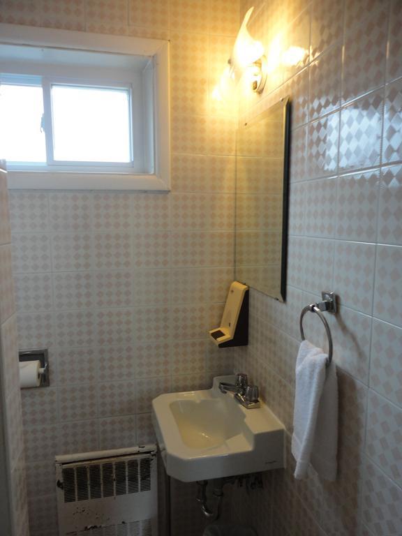 Hipwell'S Motel Fonthill エクステリア 写真
