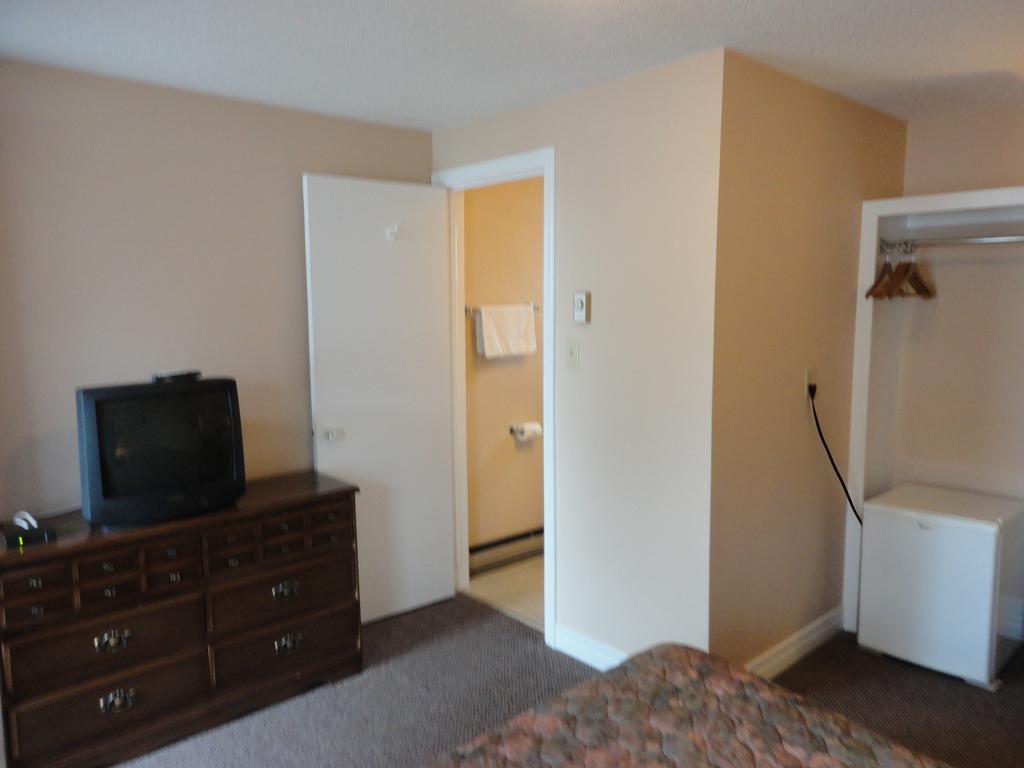 Hipwell'S Motel Fonthill エクステリア 写真