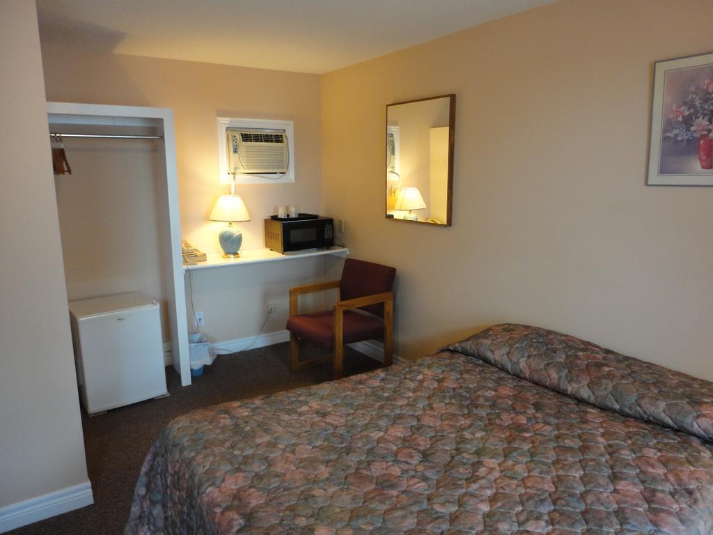 Hipwell'S Motel Fonthill エクステリア 写真