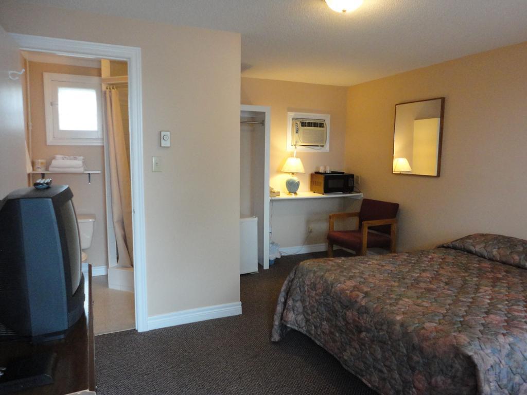 Hipwell'S Motel Fonthill エクステリア 写真